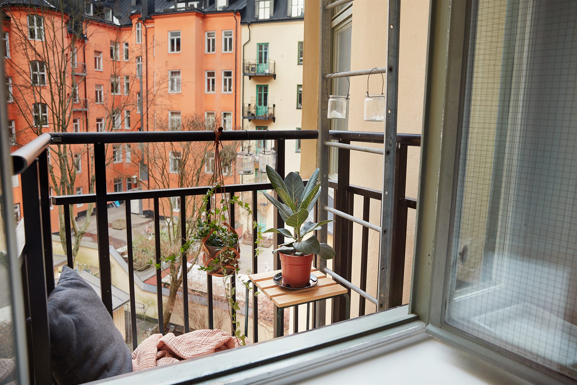 sfd18b27a43a0394f228f2f27f8ef72cf76-jpg