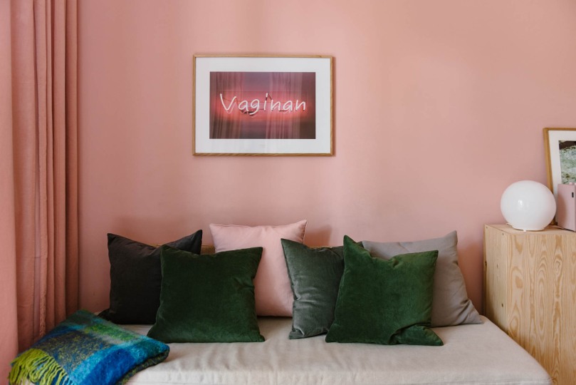 This Swedish apartment effortlessly nails the millennial pink